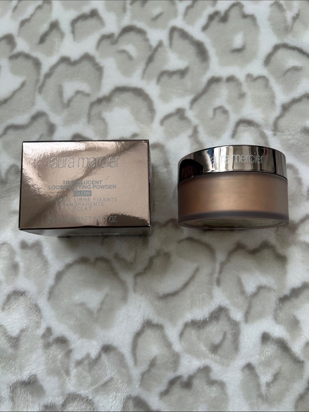 laura mercier Translucent Loose Setting Powder - Glow (peachy champagne)